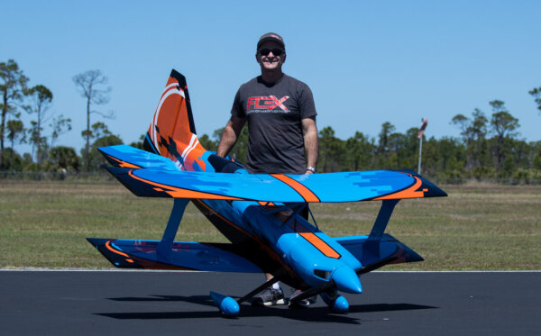 Flex Innovations ULTIMATE 120CC ARF Blau