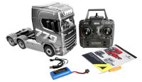 Scania 770 S Zugmaschine 6x4 1:18 RTR silber