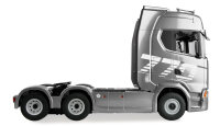 Scania 770 S Zugmaschine 6x4 1:18 RTR silber