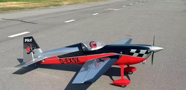 Pilot-RC Extra 330SX &ndash; 103" (2,64 m) 01